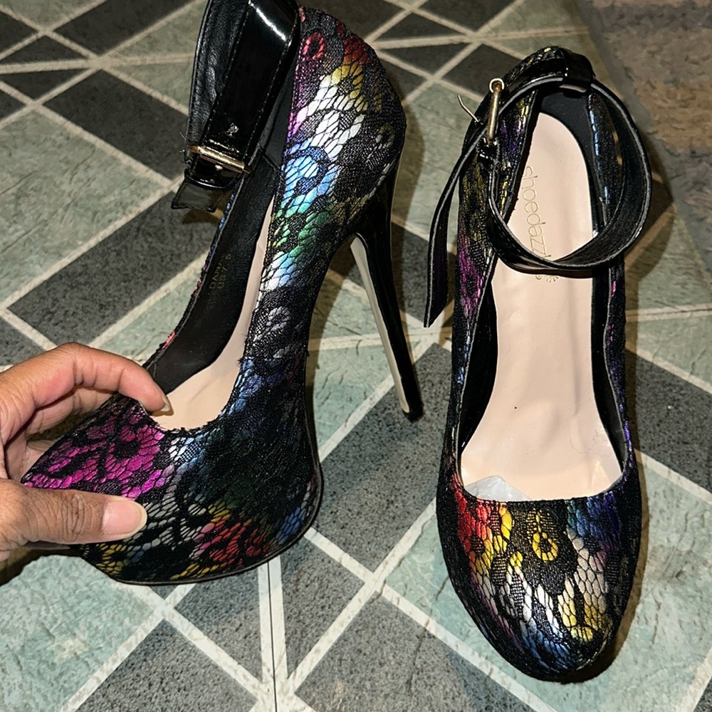 NWOT SHOEDAZZLE 🔥WOMENS SEXY RAINBOW🌈🌈🌈 LACED DESIGNS STILETTOS SIZE 7 1/2🔥